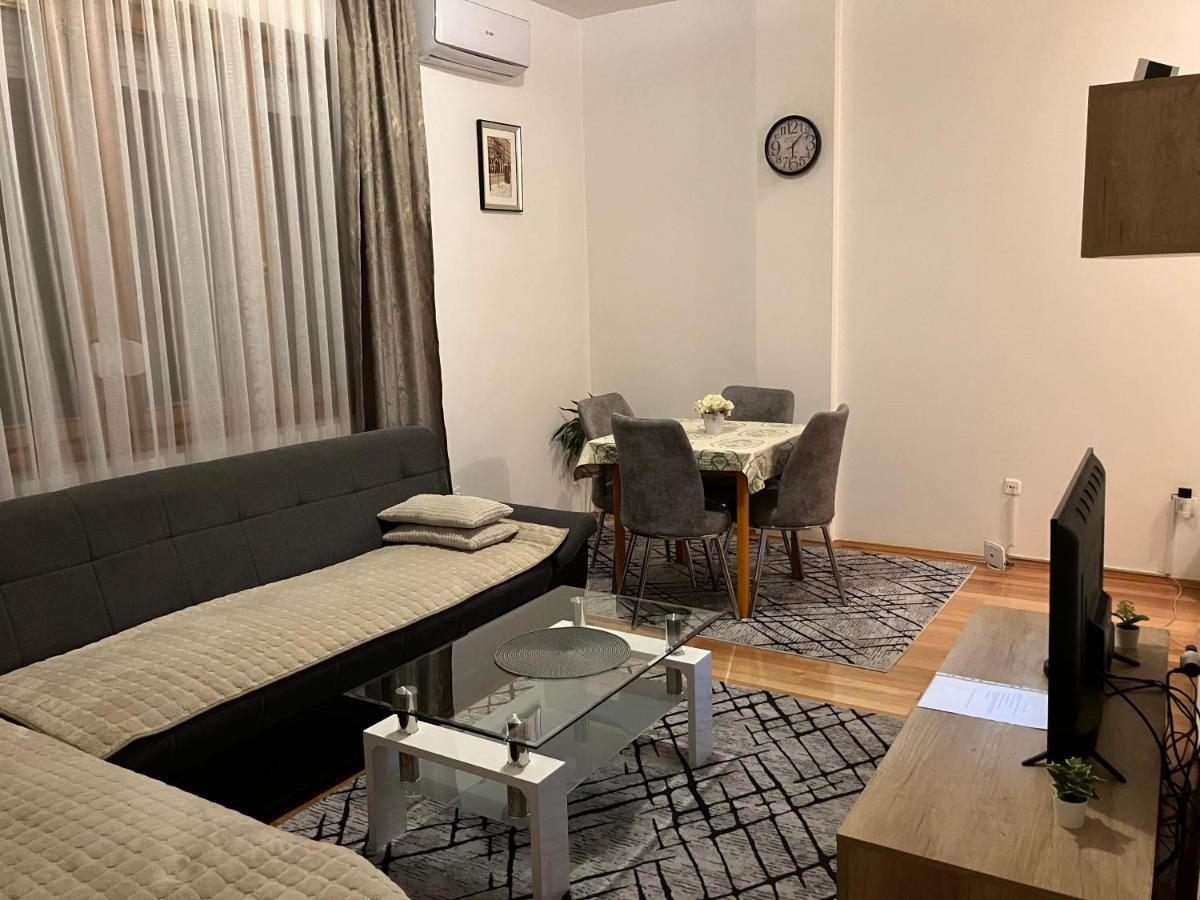 Stan Na Dan Centar Banja Luka Apartment Exterior photo